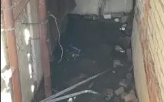 Несколько лет от запаха нечистот страдают жители многоэтажки в Уральске