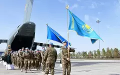 Как встречали вернувшихся в Казахстан миротворцев, показали в Минобороны