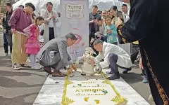 Досаев провел обряд тұсау кесу в Алматы