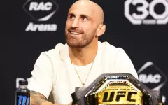 Волкановски победил Лопеса и вернул себе чемпионский пояс UFC