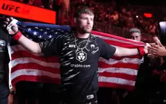 Самый тупой в мире: скандального бойца UFC задушили на глазах у Трампа