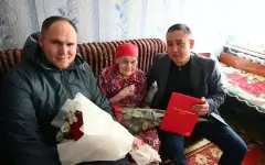 Труженицу тыла поздравили со 100-летним юбилеем в Акмолинской области