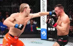 Кровавым нокаутом завершился бой Чендлера и Пимблетта в UFC