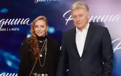 Дмитрий Песков феерично поздравил Татьяну Навку с 50-летним юбилеем, станцевав на льду