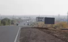 Абсурдный дорожный знак посреди степи возмутил жителей ЗКО