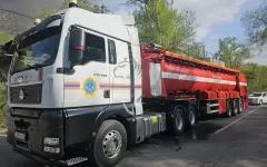 В Алматы по повышенному рангу тушат пожар на складе