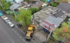 Очередную незаконную постройку сносят в Алматы