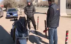В Актобе несовершеннолетний водитель мопеда пострадал  в ДТП