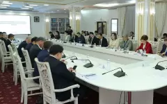Укрепление и развитие казахского языка в новых технологических реалиях обсудили в кабмине
