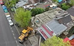 В Алматы по решению суда сносят двухэтажное здание