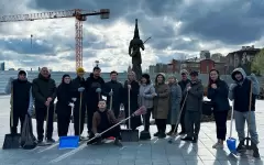Дань памяти и истории: актеры и музыканты привели в порядок памятники Астаны