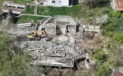 Очередной незаконный объект в предгорье Алматы сносят по решению суда