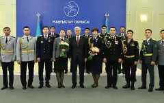 Токаев вручил ордены и медали полицейским Мангистау