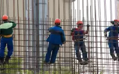 Венесуэльцы круглосуточно строят монумент в честь 80-летия Победы