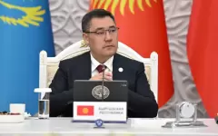 Садыр Жапаров вернул в парламент закон о новых вариантах написания фамилий