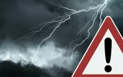 Штормовое предупреждение объявили на большей части страны