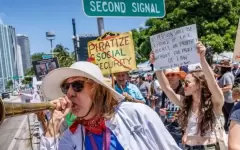 Новые акции протеста против Трампа прошли по всей Америке