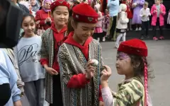 Пасхальные яйца и бауырсаки: в Астане укрепляют межэтническое согласие