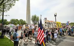 Тысячи протестующих против политики Трампа вышли на улицы в США