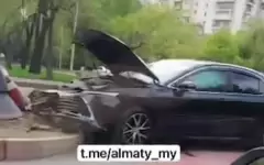 Авария случилась рядом с аэропортом в Алматы: четыре человека в больнице