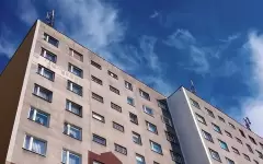 Школьница из Китая выжила при падении с 25-го этажа