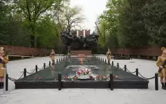Юнармейцы несут вахту у Вечного огня