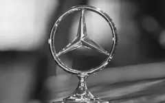 Mercedes показала роскошный минивэн-звездолет