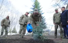 Спасают не только людей, но и планету: 5 тысяч деревьев высадили спасатели МЧС