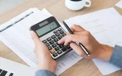 Срок уплаты налогов и платежей истекает 24 и 25 апреля