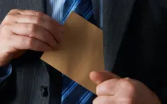 В получении взятки подозревается глава школы-интерната олимпийского резерва