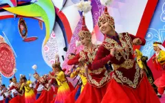 Токаев поздравил казахстанцев с Днем единства народа