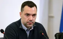 Зеленский ввел санкции против своего бывшего советника Арестовича