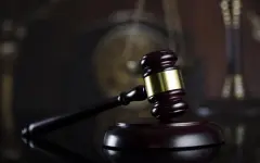 Чиновник заключил договор с мужем своей дочери и оказался в суде в Акмолинской области