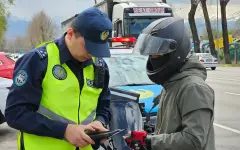 В Алматы массово штрафуют водителей мопедов