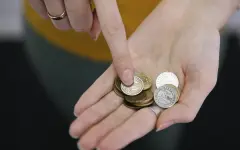 Крайне недостойно: женщина украла из аптеки ящик с пожертвованиями в Кокшетау