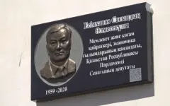 Мемориальную доску Сагындыку Есимханову открыли в Павлодаре