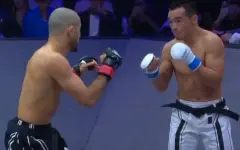 Нокаутом завершился бой казахстанца с бывшей звездой UFC