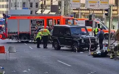 Автомобиль въехал в толпу в Германии. Пострадали люди