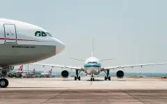 Аэропорт в Тель-Авиве закрыли после ракетного обстрела из Йемена