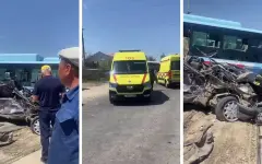 Страшное ДТП в Таразе: машину зажало между автобусом и вагоном грузового поезда