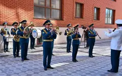 Аким области Абай поздравил ветеранов войны с Днем Победы