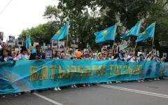 «Батырларға тағзым»: в Алматы прошла патриотическая акция в честь Великой Победы
