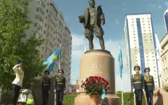 Цветы к памятнику Талгата Бегельдинова возложил Премьер-министр РК