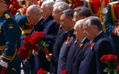 Токаев возложил цветы к могиле Неизвестного солдата