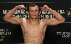 Бекзат Алмахан выиграл бой UFC за 64 секунды