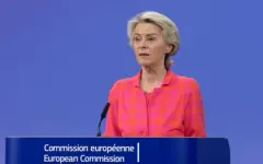 Главу ЕК признали виновной в сокрытии информации о вакцинации