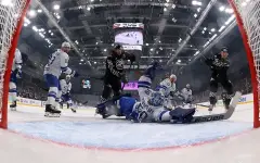Трактор за 13 секунд переломил судьбу первого матча с Локомотивом
