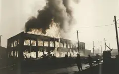Центр исторического автомобилестроения горит в Англии