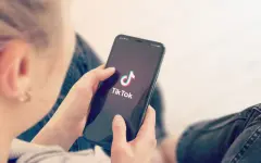 TikTok обвинили в нарушении правил размещения рекламы в ЕС