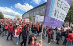 Тысячи педагогов не вышли работу в Берлине